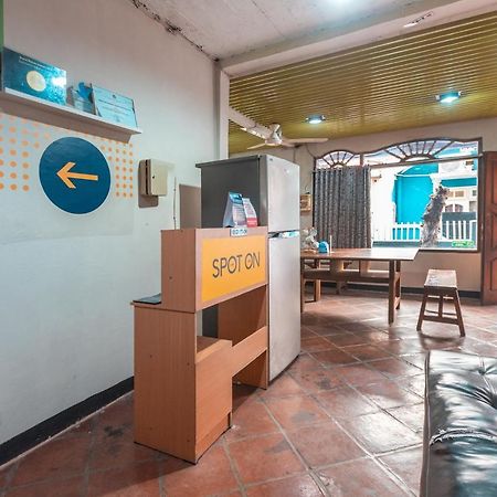 Spot On 2033 Kayumanis Homestay Syariah Yakarta Exterior foto