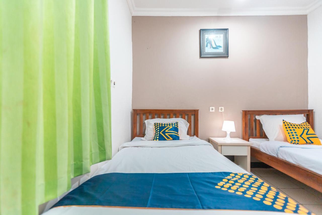 Spot On 2033 Kayumanis Homestay Syariah Yakarta Exterior foto